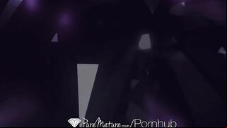 Gorgeous pornstar Capri Cavalli amazes with shapes and skills