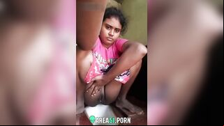 Scandal Desi XXX video! Virgin indian girl showing her pussy hole